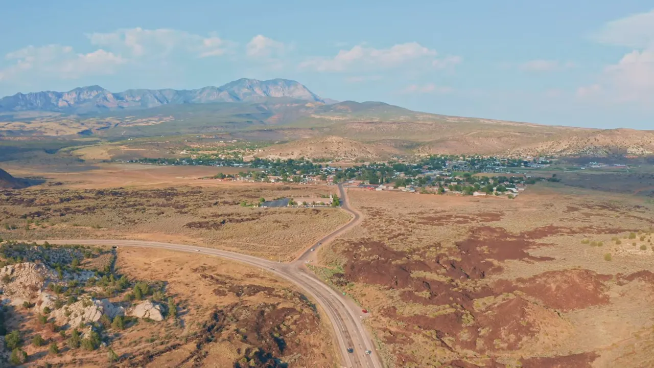 Summit Creek modern homes with large windows facing mountain peaks in Woodland Hills